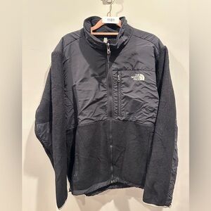 The North Face Men's Black Denali Jacket